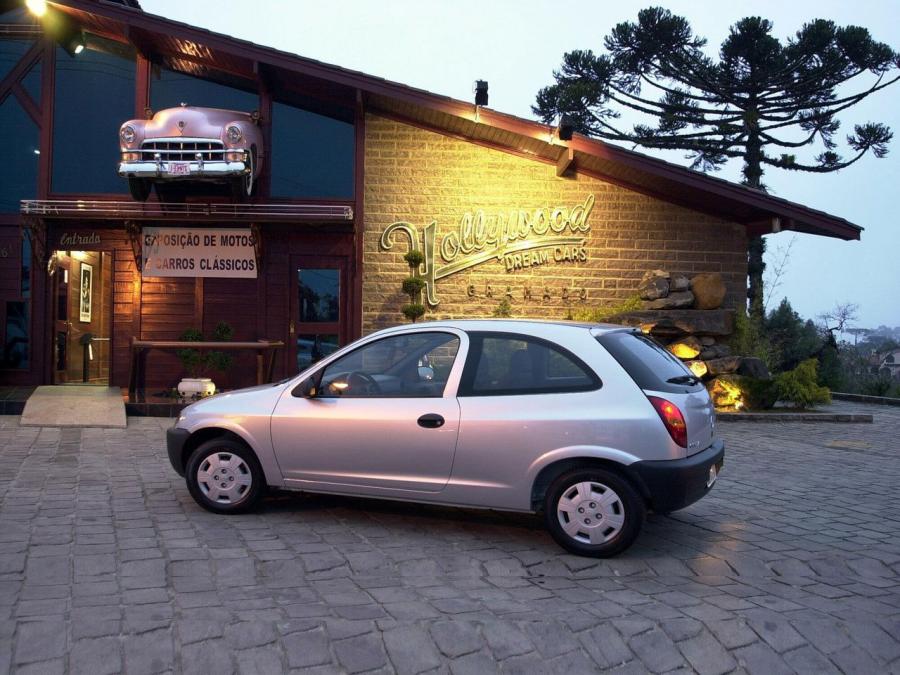  Chevrolet Celta 3-Door 2000 года  (фото 6 из 8)
